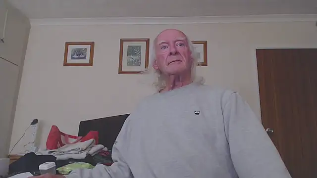 WaverlyKernow online show from October 4, 2025, 12:14 pm