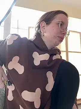 Snapshot of SecretDesireMe chatting on March 4, 2025, 8:13 am SecretDesireMe online show from March 4, 2025, 8:13 am