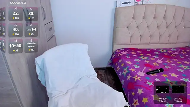 emily1  online show from December 15, 2024, 1:43 pm