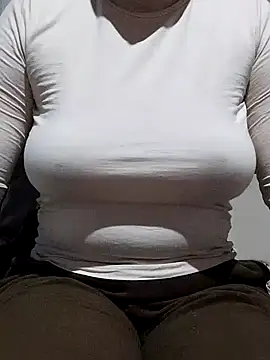 Snapshot of Elaa_Su chatting on January 31, 2025, 10:21 pm Elaa Su online show from January 31, 2025, 10:21 pm