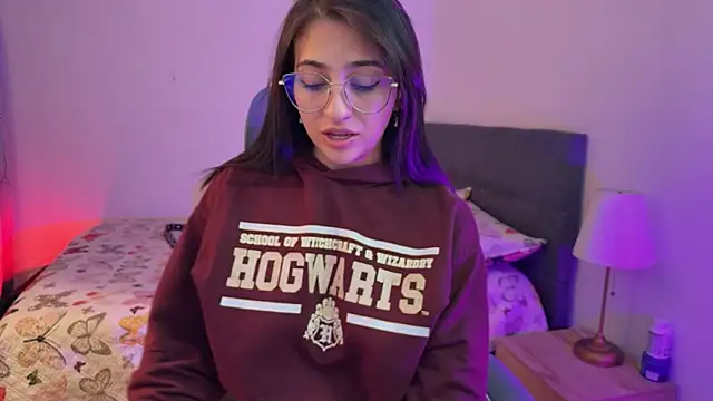 zoe moon18 online show from September 25, 2025, 2:48 am
