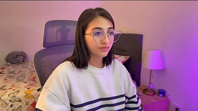 zoe moon18 online show from October 8, 2025, 3:48 am