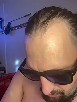 BobbyQ29 online show from November 24, 2025, 10:42 pm