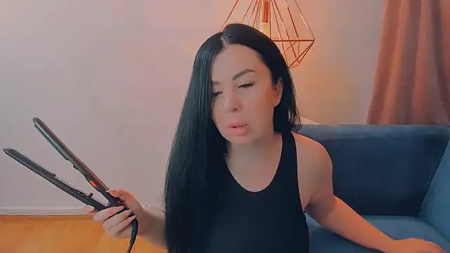 LayaFlow online show from March 29, 2026, 7:41 am