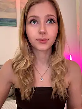 LunaRase online show from November 29, 2025, 10:18 am