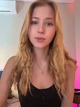 LunaRase online show from July 4, 2026, 8:42 am