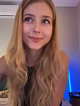 LunaRase online show from July 28, 2026, 2:46 pm