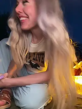 Snapshot of propertyofdaddy chatting on April 15, 2026, 12:28 am propertyofdaddy online show from April 15, 2026, 12:28 am