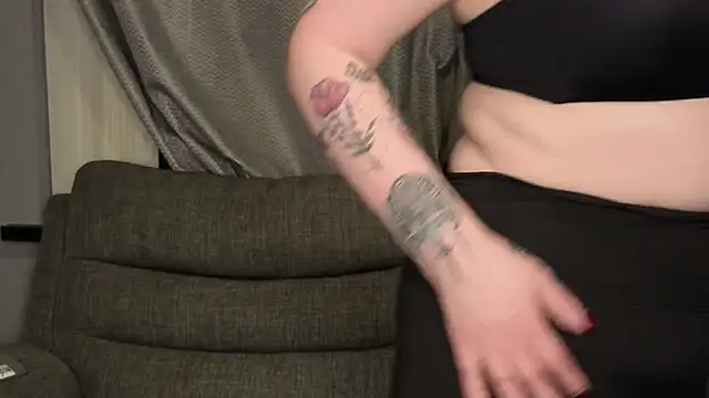 SquirtingIrishShannon online show from December 2, 2025, 4:35 pm