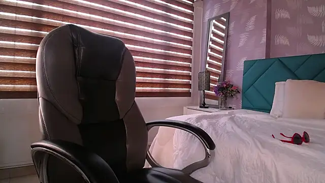 Moony 14 online show from March 8, 2025, 8:14 pm