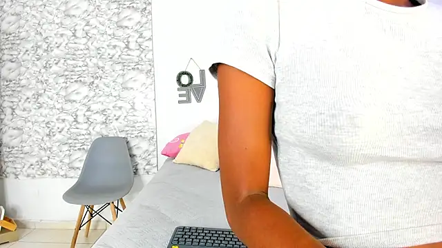 Snapshot of Canhela1 chatting on September 22, 2025, 7:27 pm Canhela1 online show from September 22, 2025, 7:27 pm