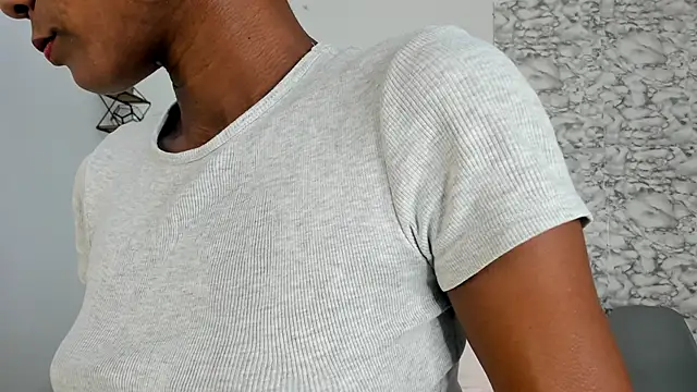 Snapshot of Canhela1 chatting on October 25, 2025, 7:52 pm Canhela1 online show from October 25, 2025, 7:52 pm