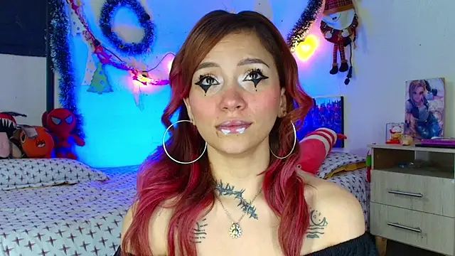 alisson zafiro  online show from December 17, 2025, 3:23 am