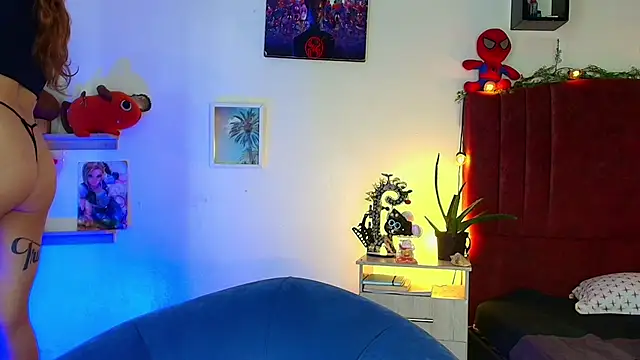 alisson zafiro  online show from March 12, 2026, 1:12 am