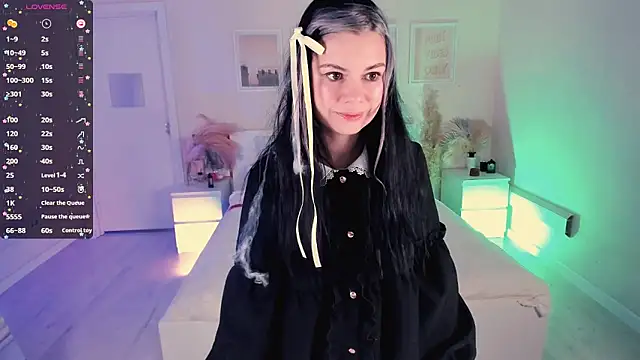 Snapshot of Lil_Amelie chatting on October 25, 2025, 7:49 am Lil Amelie online show from October 25, 2025, 7:49 am
