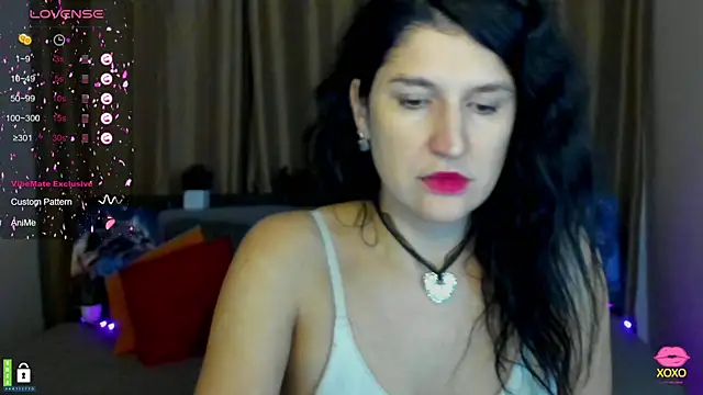 Snapshot of Alianna_Solo_Kisses chatting on February 14, 2025, 6:23 am Alianna Solo Kisses online show from February 14, 2025, 6:23 am