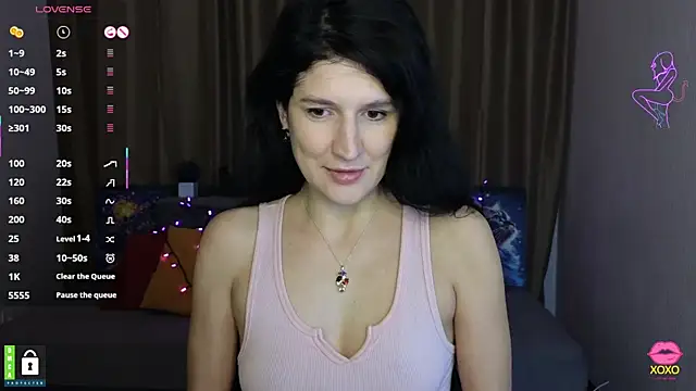 Snapshot of Alianna_Solo_Kisses chatting on March 6, 2025, 6:30 am Alianna Solo Kisses online show from March 6, 2025, 6:30 am