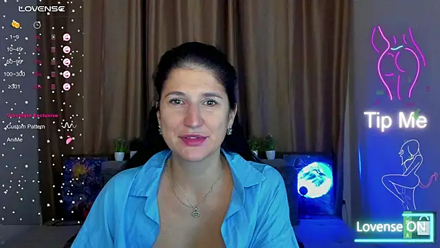 Snapshot of Alianna_Solo_Kisses chatting on October 31, 2025, 6:25 am Alianna Solo Kisses online show from October 31, 2025, 6:25 am