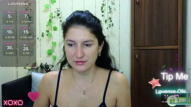 Snapshot of Alianna_Solo_Kisses chatting on November 10, 2025, 12:59 pm Alianna Solo Kisses online show from November 10, 2025, 12:59 pm