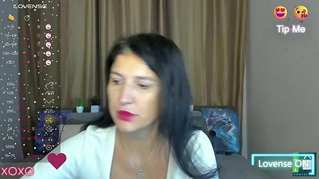 Snapshot of Alianna_Solo_Kisses chatting on November 11, 2025, 6:24 am Alianna Solo Kisses online show from November 11, 2025, 6:24 am