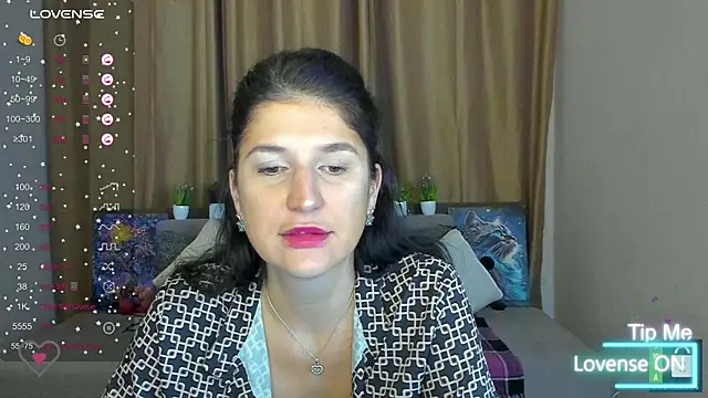 Snapshot of Alianna_Solo_Kisses chatting on November 15, 2025, 6:33 am Alianna Solo Kisses online show from November 15, 2025, 6:33 am