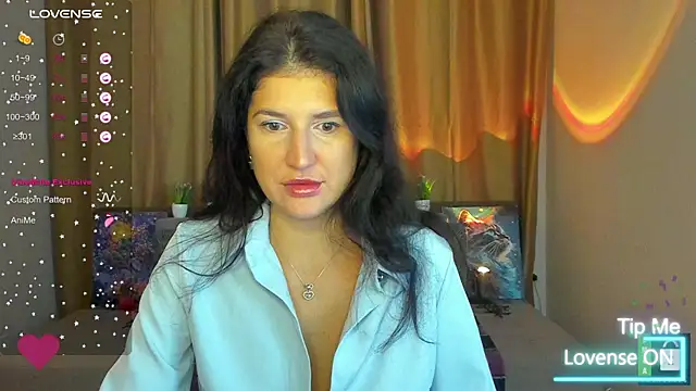 Snapshot of Alianna_Solo_Kisses chatting on November 17, 2025, 6:19 am Alianna Solo Kisses online show from November 17, 2025, 6:19 am