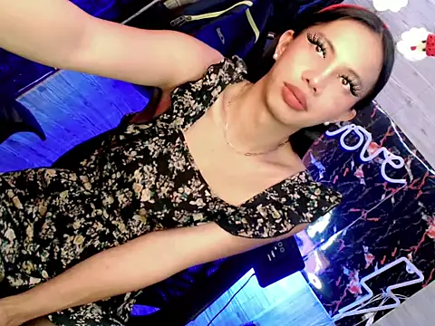 whiteladyboy online show from December 19, 2025, 12:12 pm