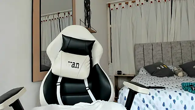 Valerioe online show from October 22, 2025, 1:55 pm