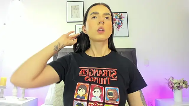 helen mooree online show from March 25, 2026, 12:44 pm