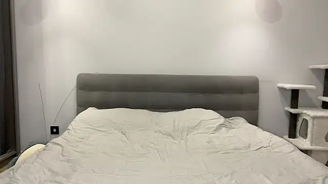 Embersweetbunny online show from January 8, 2026, 6:48 am