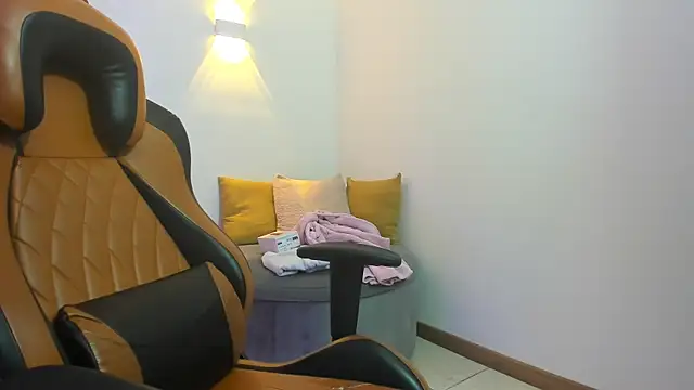 Snapshot of Lizzie_Williams_ chatting on September 24, 2025, 3:21 am Lizzie Williams online show from September 24, 2025, 3:21 am