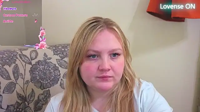 Snapshot of PhatAssBlond chatting on April 20, 2026, 10:00 pm PhatAssBlond online show from April 20, 2026, 10:00 pm