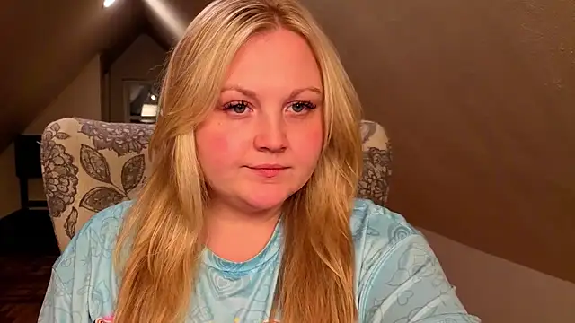 Snapshot of PhatAssBlond chatting on May 5, 2026, 3:36 am PhatAssBlond online show from May 5, 2026, 3:36 am