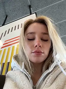 SSSATIVA model online show from October 16, 2025, 12:44 am