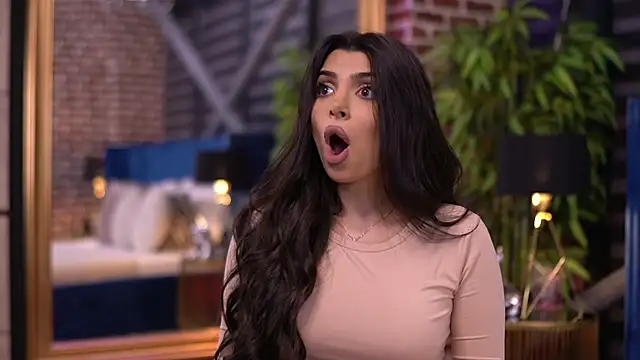 NicoleCellini online show from November 5, 2025, 6:30 pm