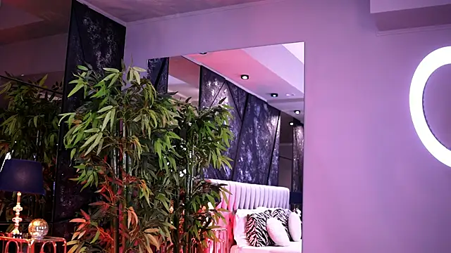 NicoleCellini online show from January 6, 2026, 7:50 pm