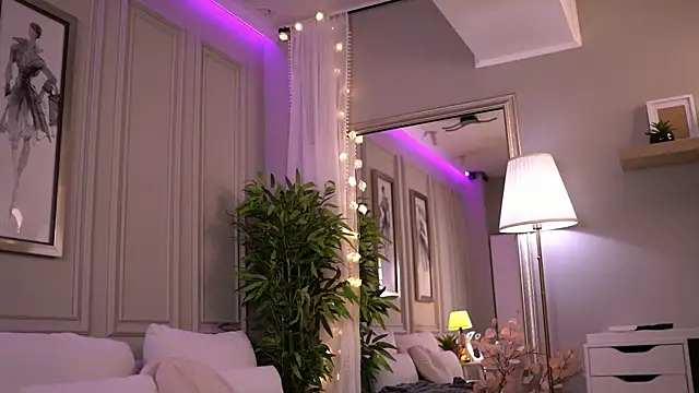 NicoleCellini online show from February 28, 2026, 7:15 pm