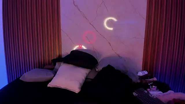 Emiilycollins online show from December 4, 2025, 2:10 am