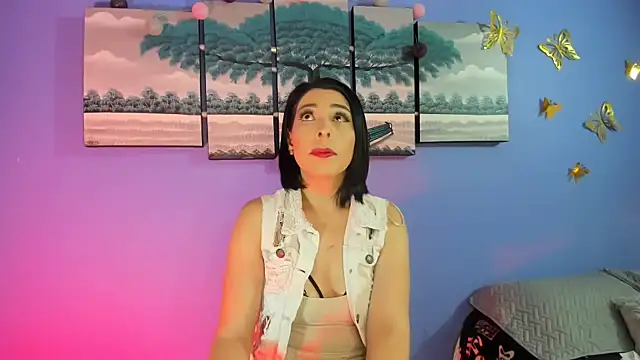 AdelleLennox cg online show from February 5, 2025, 11:23 am