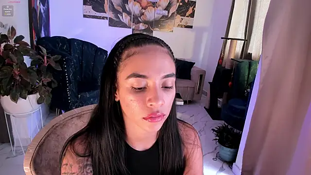 Snapshot of pretty_pettite chatting on February 6, 2026, 7:17 pm pretty pettite online show from February 6, 2026, 7:17 pm