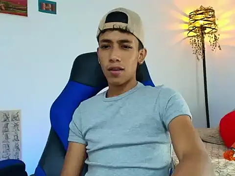 Ostin18hot online show from November 30, 2025, 1:53 am