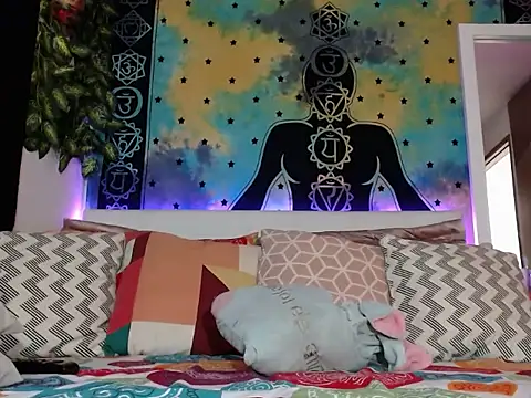 chanel 1041 online show from February 11, 2025, 8:52 pm