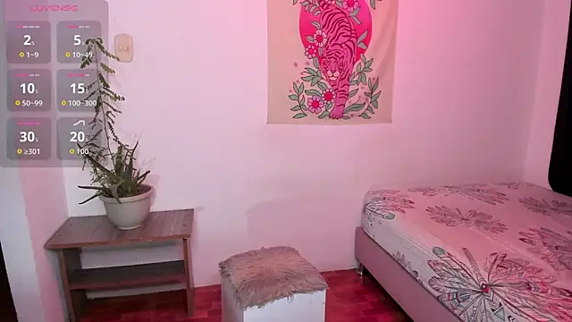 Snapshot of JaneRuss_ chatting on September 25, 2025, 5:55 am JaneRuss  online show from September 25, 2025, 5:55 am