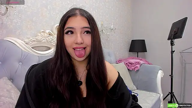 JennyFerguson online show from November 3, 2025, 6:09 pm