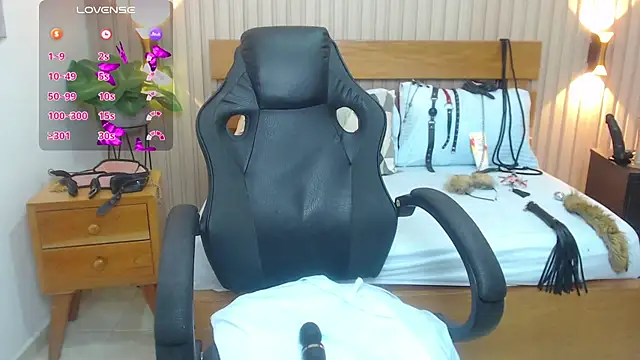 Snapshot of luciana_ballesteros_ chatting on March 19, 2025, 12:23 pm luciana ballesteros online show from March 19, 2025, 12:23 pm