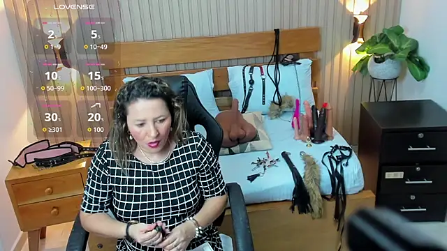 Snapshot of luciana_ballesteros_ chatting on October 6, 2025, 12:24 pm luciana ballesteros online show from October 6, 2025, 12:24 pm