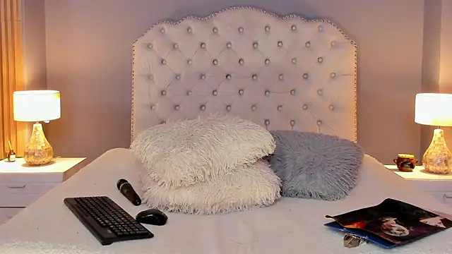 RamonaSimons online show from October 22, 2025, 8:08 pm