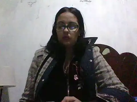 Snapshot of Samanthat33 chatting on December 30, 2024, 5:04 am Samanthat33 online show from December 30, 2024, 5:04 am