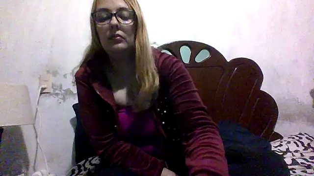 Snapshot of Samanthat33 chatting on September 23, 2025, 6:05 am Samanthat33 online show from September 23, 2025, 6:05 am