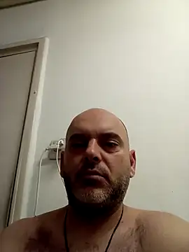 Snapshot of BartalesDaddy chatting on January 22, 2025, 9:32 pm BartalesDaddy online show from January 22, 2025, 9:32 pm